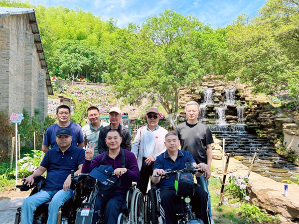 传承红色基因 乐享融合生活——省荣康医院组织残疾退役军人开展...